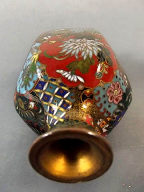 PAIR JAPANESE MEIJI PERIOD CLOISONNE ENAMEL VASES - ADDITIONAL PHOTO 5
