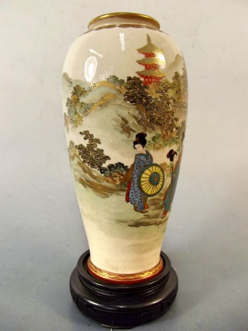 PAIR JAPANESE TAISHO PERIOD SATSUMA EARTHENWARE VASES - ADDITIONAL PHOTO 4