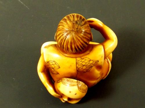 JAPANESE MEIJI PERIOD IVORY NETSUKE BOY WITH NOH MASK - ADDITIONAL PHOTO 6