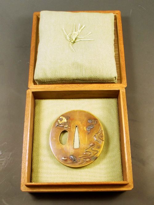 JAPANESE MEIJI PERIOD ONLAID BRONZE TSUBA - ADDITIONAL PHOTO 4
