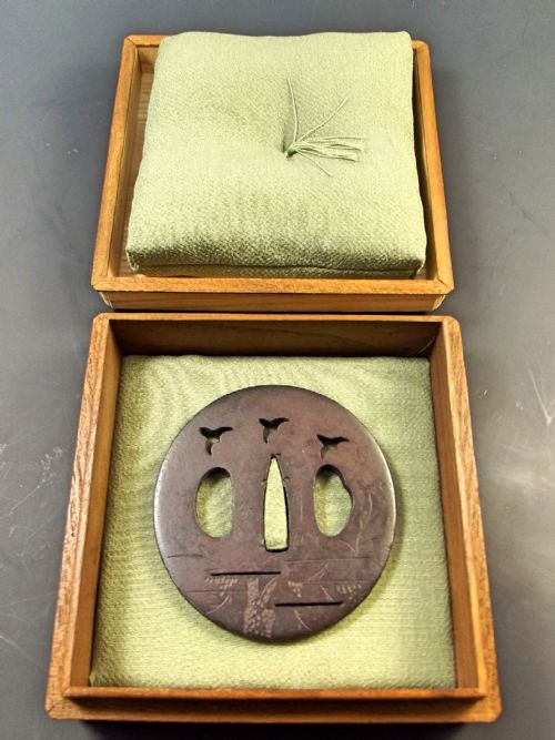 JAPANESE EDO PERIOD PIERCED IRON TSUBA - ADDITIONAL PHOTO 5