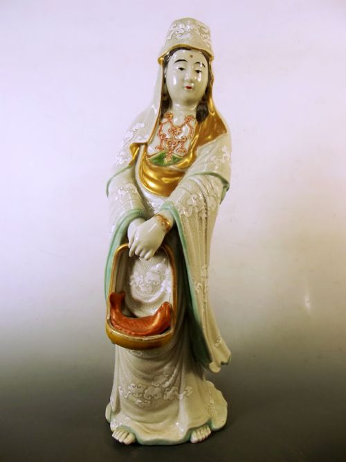 LARGE JAPANESE MEIJI PERIOD KUTANI PORCELAIN FIGURE GYORAN KANNON - ADDITIONAL PHOTO 1