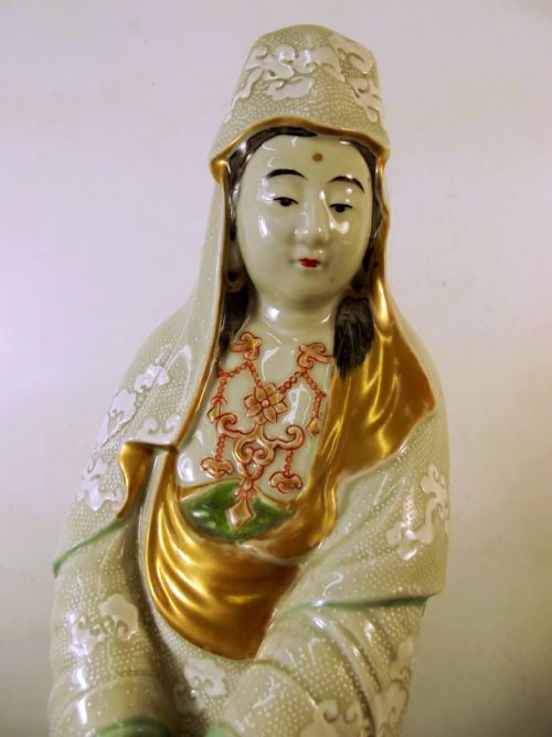 LARGE JAPANESE MEIJI PERIOD KUTANI PORCELAIN FIGURE GYORAN KANNON - ADDITIONAL PHOTO 2