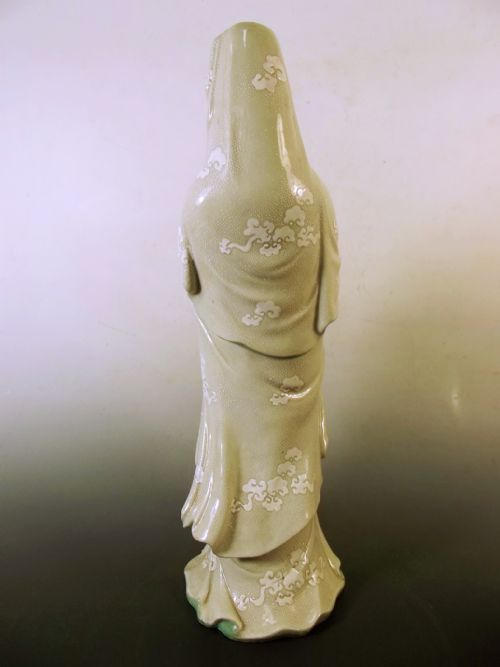 LARGE JAPANESE MEIJI PERIOD KUTANI PORCELAIN FIGURE GYORAN KANNON - ADDITIONAL PHOTO 4