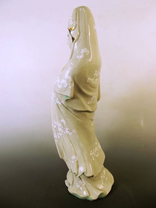 LARGE JAPANESE MEIJI PERIOD KUTANI PORCELAIN FIGURE GYORAN KANNON - ADDITIONAL PHOTO 5