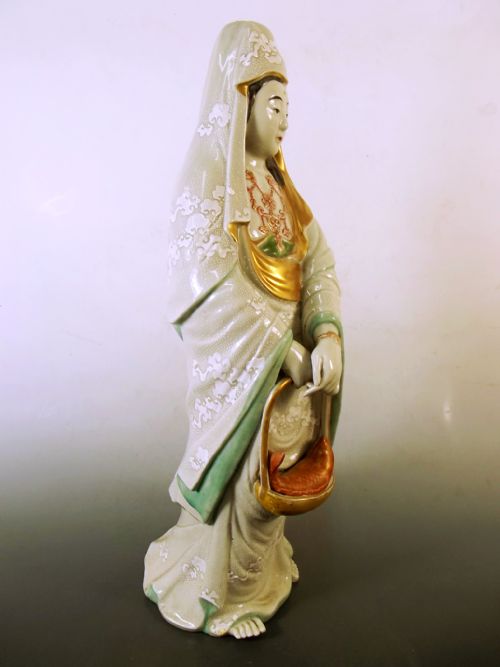 LARGE JAPANESE MEIJI PERIOD KUTANI PORCELAIN FIGURE GYORAN KANNON - ADDITIONAL PHOTO 7