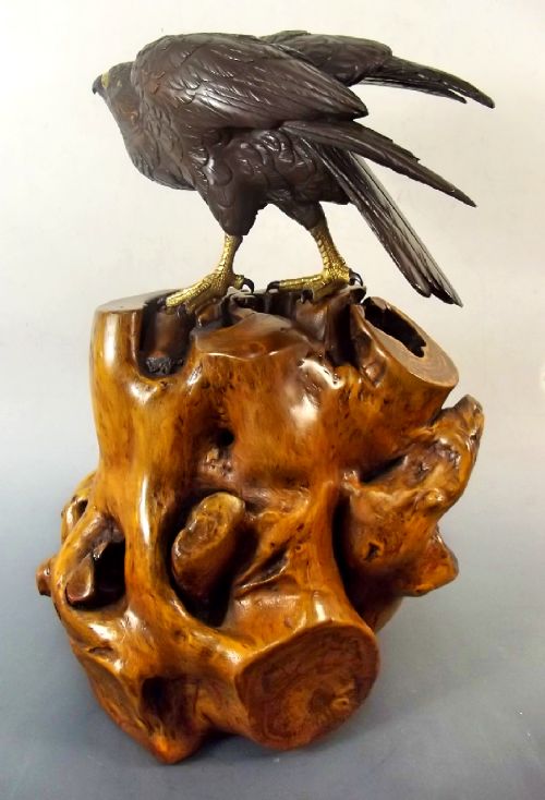 JAPANESE MEIJI PERIOD BRONZE OKIMONO GOSS HAWK ON ROOTWOOD STAND - ADDITIONAL PHOTO 1