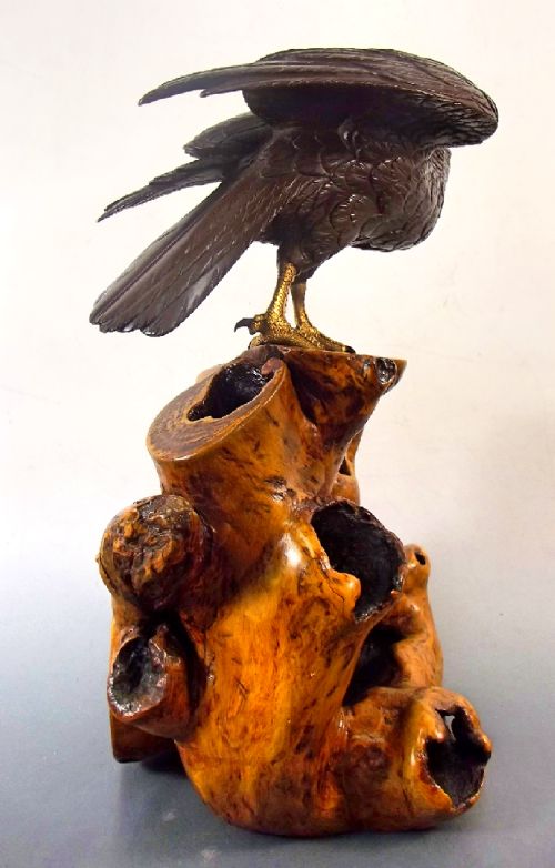 JAPANESE MEIJI PERIOD BRONZE OKIMONO GOSS HAWK ON ROOTWOOD STAND - ADDITIONAL PHOTO 3