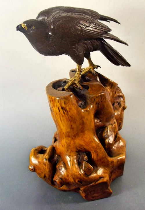 JAPANESE MEIJI PERIOD BRONZE OKIMONO GOSS HAWK ON ROOTWOOD STAND - ADDITIONAL PHOTO 4
