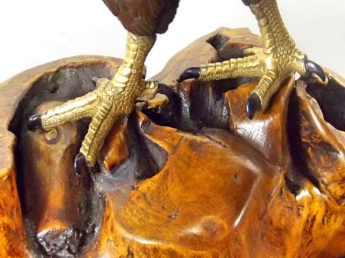 JAPANESE MEIJI PERIOD IVORY NETSUKE MAN CARRYING TURTLE - ADDITIONAL PHOTO 9