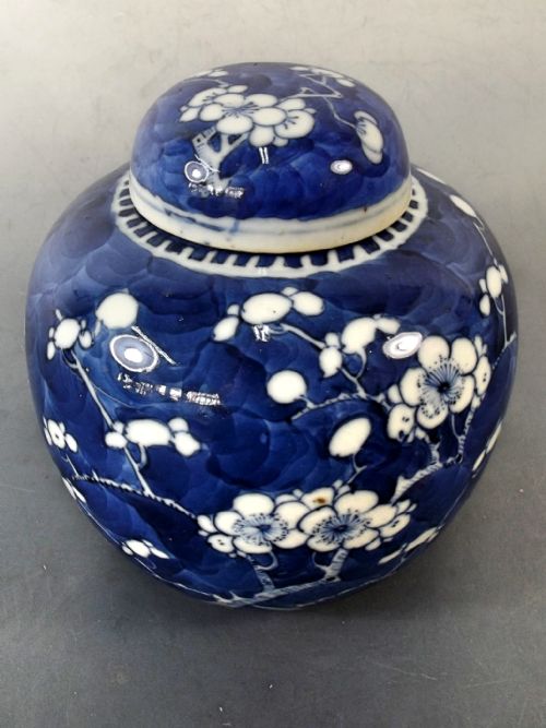 19TH C CHINESE BLUE AND WHITE GINGER JAR AND COVER SIGNED - ADDITIONAL PHOTO 1