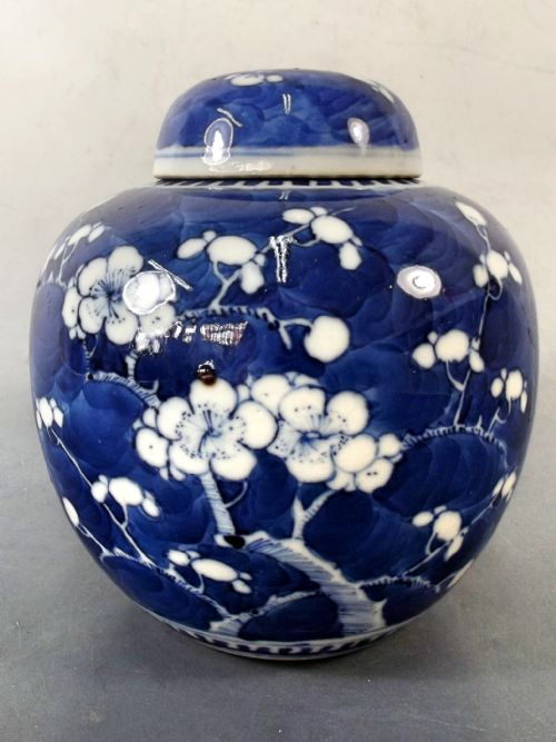 19TH C CHINESE BLUE AND WHITE GINGER JAR AND COVER SIGNED - ADDITIONAL PHOTO 2