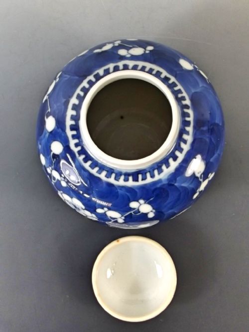 19TH C CHINESE BLUE AND WHITE GINGER JAR AND COVER SIGNED - ADDITIONAL PHOTO 5