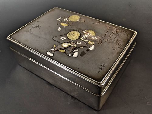 JAPANESE MEIJI PERIOD SILVER SHIBUICHI MIXED METAL BOX AND TRAY - ADDITIONAL PHOTO 1