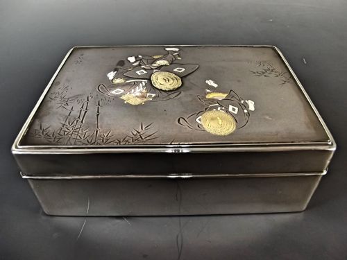 JAPANESE MEIJI PERIOD SILVER SHIBUICHI MIXED METAL BOX AND TRAY - ADDITIONAL PHOTO 8