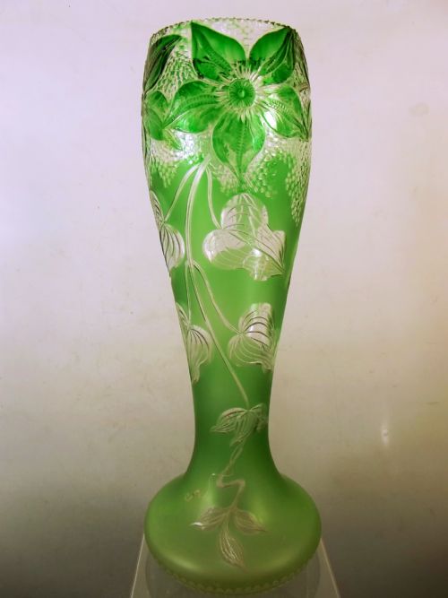large richardson stourbridge cameo glass vase - CATEGORY: ANTIQUE GLASS - DATED 1900
