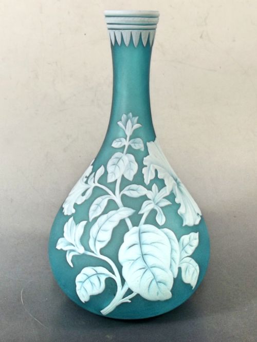 VICTORIAN THOMAS WEBB WHITE ON BLUE CAMEO GLASS VASE - ADDITIONAL PHOTO 1