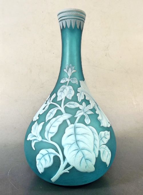 VICTORIAN THOMAS WEBB WHITE ON BLUE CAMEO GLASS VASE - ADDITIONAL PHOTO 2