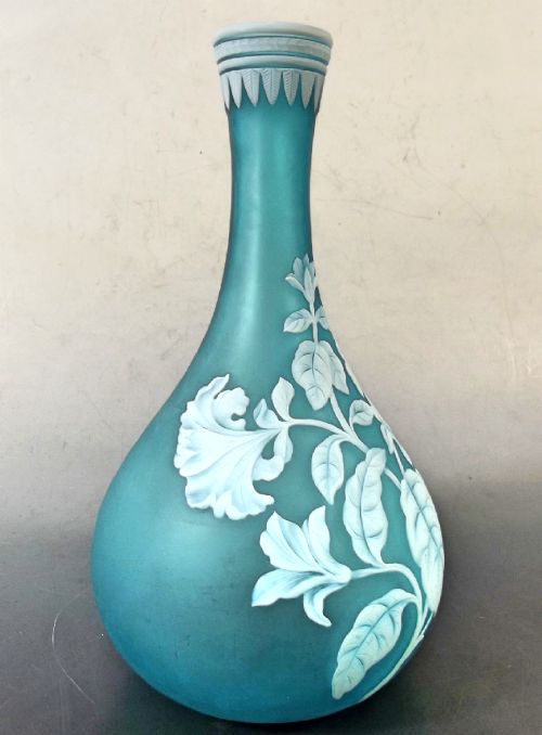 VICTORIAN THOMAS WEBB WHITE ON BLUE CAMEO GLASS VASE - ADDITIONAL PHOTO 4