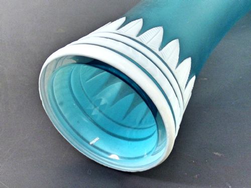 VICTORIAN THOMAS WEBB WHITE ON BLUE CAMEO GLASS VASE - ADDITIONAL PHOTO 6