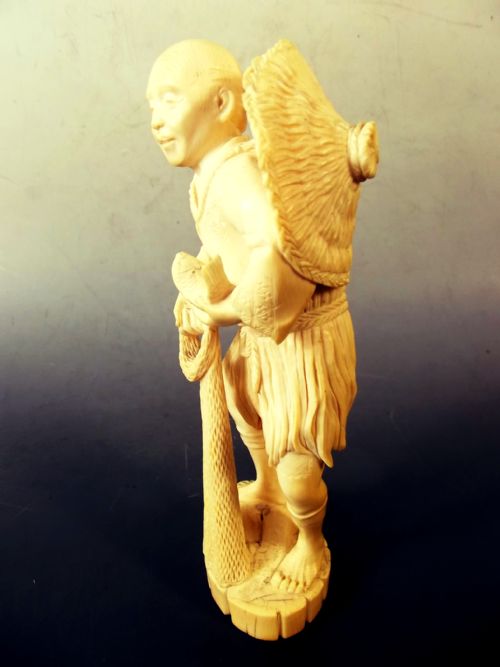 JAPANESE MEIJI PERIOD CARVED IVORY FISHERMAN OKIMONO - ADDITIONAL PHOTO 1
