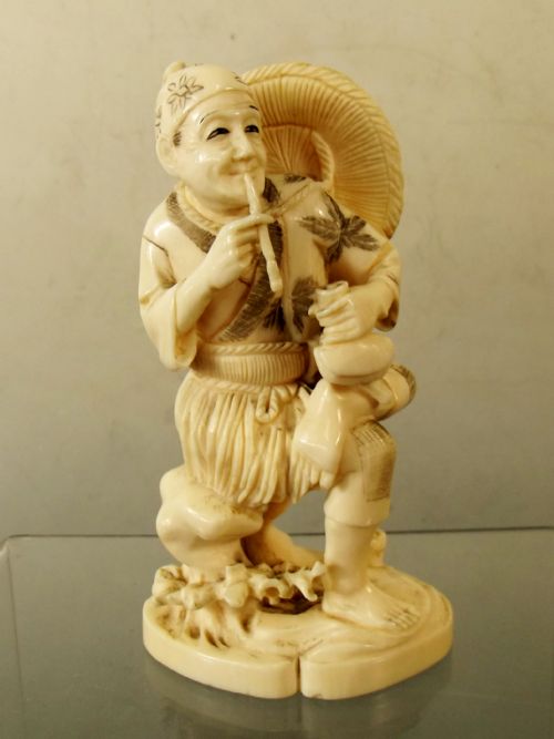 japanese meiji period carved ivory pipe smoker okimono - CATEGORY: ANTIQUE MISCELLANEOUS - DATED 1890