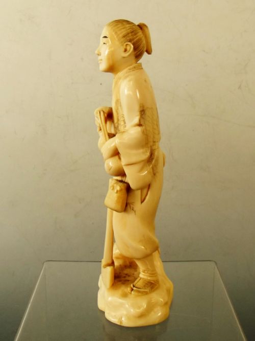 JAPANESE MEIJI PERIOD CARVED IVORY WOOD CUTTER OKIMONO - ADDITIONAL PHOTO 1