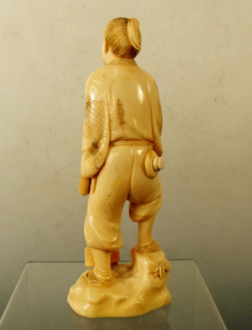 JAPANESE MEIJI PERIOD CARVED IVORY WOOD CUTTER OKIMONO - ADDITIONAL PHOTO 2