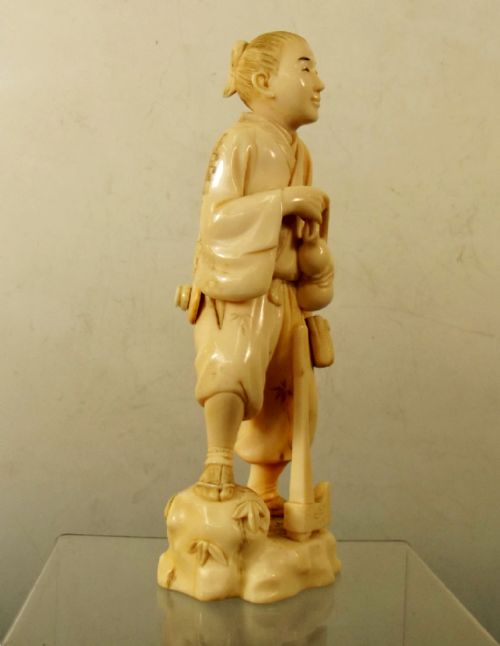 JAPANESE MEIJI PERIOD CARVED IVORY WOOD CUTTER OKIMONO - ADDITIONAL PHOTO 4