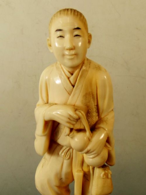 JAPANESE MEIJI PERIOD CARVED IVORY WOOD CUTTER OKIMONO - ADDITIONAL PHOTO 5
