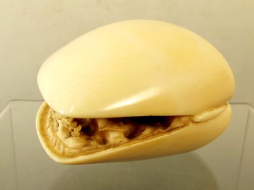 19TH C CHINESE CARVED IVORY WORLD IN A CLAM - ADDITIONAL PHOTO 1