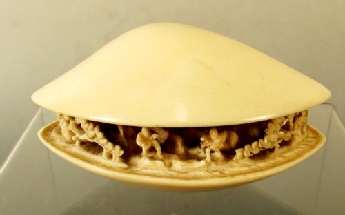 19TH C CHINESE CARVED IVORY WORLD IN A CLAM - ADDITIONAL PHOTO 2