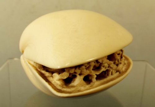 19TH C CHINESE CARVED IVORY WORLD IN A CLAM - ADDITIONAL PHOTO 4