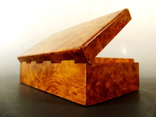 1930S PRESSED BURR MAPLE BOX - ADDITIONAL PHOTO 3
