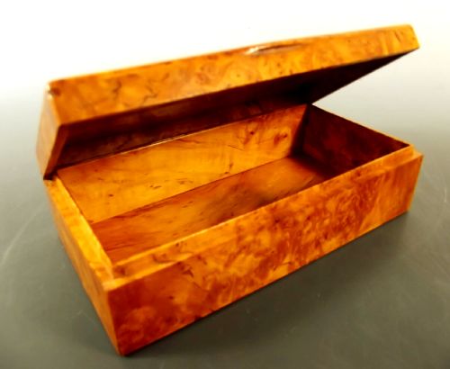 1930S PRESSED BURR MAPLE BOX - ADDITIONAL PHOTO 4