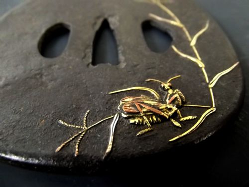 JAPANESE EDO PERIOD ONLAID PRAYING MANTIS TSUBA - ADDITIONAL PHOTO 2