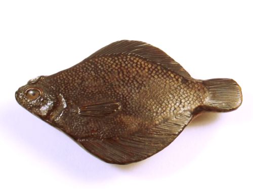 JAPANESE MEIJI PERIOD LACQUERED WOOD SANDDAB NETSUKE - ADDITIONAL PHOTO 3