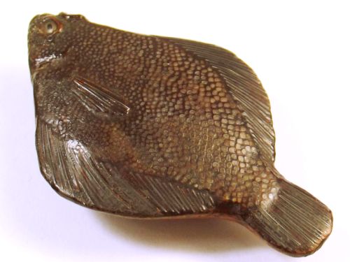 JAPANESE MEIJI PERIOD LACQUERED WOOD SANDDAB NETSUKE - ADDITIONAL PHOTO 5