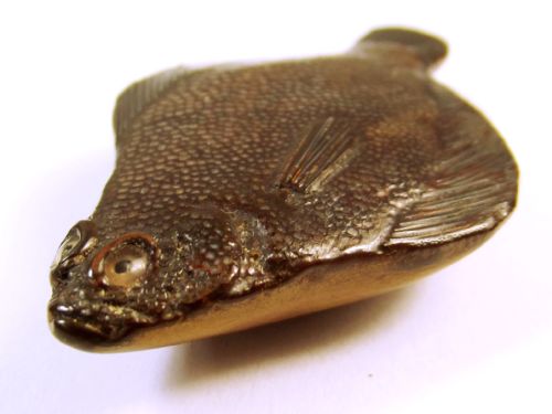JAPANESE MEIJI PERIOD LACQUERED WOOD SANDDAB NETSUKE - ADDITIONAL PHOTO 9