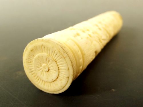 19TH CENTURY CHINESE CARVED IVORY SEWING NEEDLE CASE - ADDITIONAL PHOTO 3