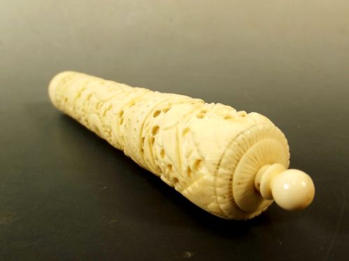 19TH CENTURY CHINESE CARVED IVORY SEWING NEEDLE CASE - ADDITIONAL PHOTO 6