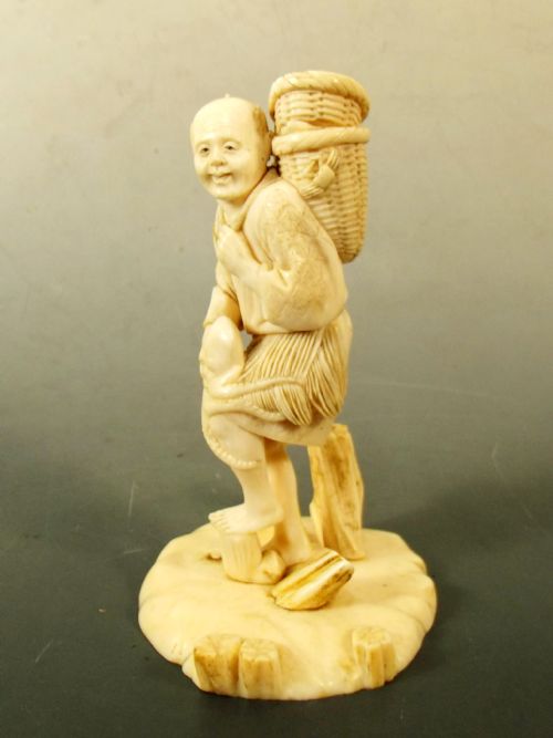 JAPANESE MEIJI PERIOD IVORY FISHERMAN OKIMONO - ADDITIONAL PHOTO 2