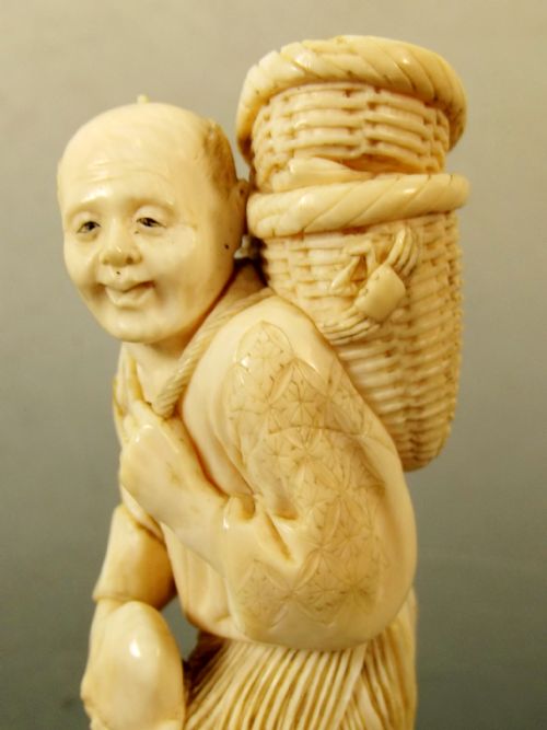 JAPANESE MEIJI PERIOD IVORY FISHERMAN OKIMONO - ADDITIONAL PHOTO 5