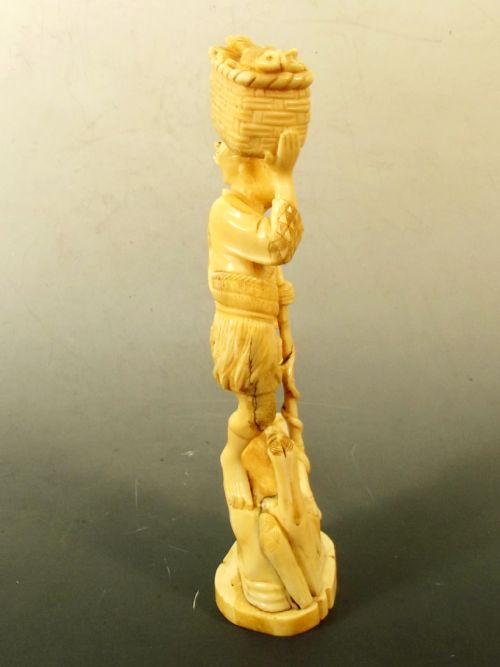 JAPANESE MEIJI PERIOD IVORY SPEAR FISHERMAN OKIMONO - ADDITIONAL PHOTO 1