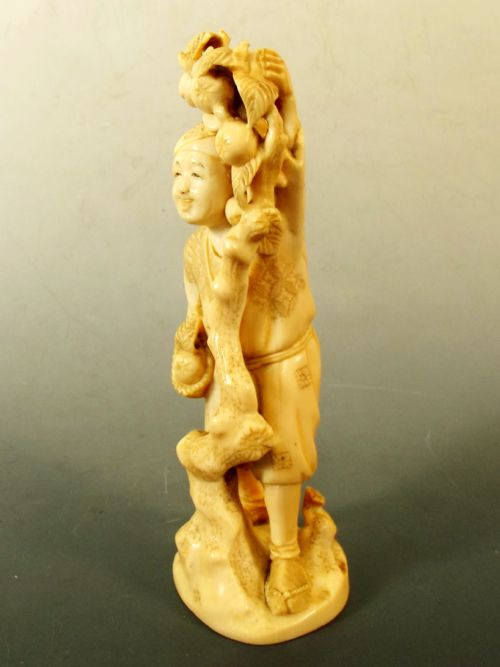 JAPANESE MEIJI PERIOD IVORY FRUIT PICKER OKIMONO - ADDITIONAL PHOTO 1