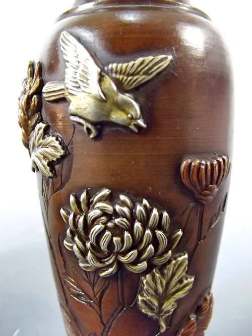 PAIR JAPANESE MEIJI PERIOD BRONZE ONLAID MIXED METAL VASES - ADDITIONAL PHOTO 7