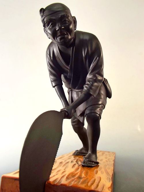 FABULOUS JAPANESE MIXED MEDIA TOKYO SCHOOL BRONZE WOOD CUTTER OKIMONO - ADDITIONAL PHOTO 6