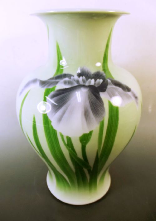 LARGE JAPANESE MAKAZU KOZAN POLYCHROME PORCELAIN VASE - ADDITIONAL PHOTO 2