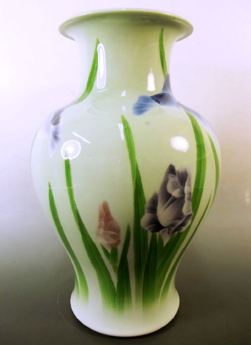 LARGE JAPANESE MAKAZU KOZAN POLYCHROME PORCELAIN VASE - ADDITIONAL PHOTO 3