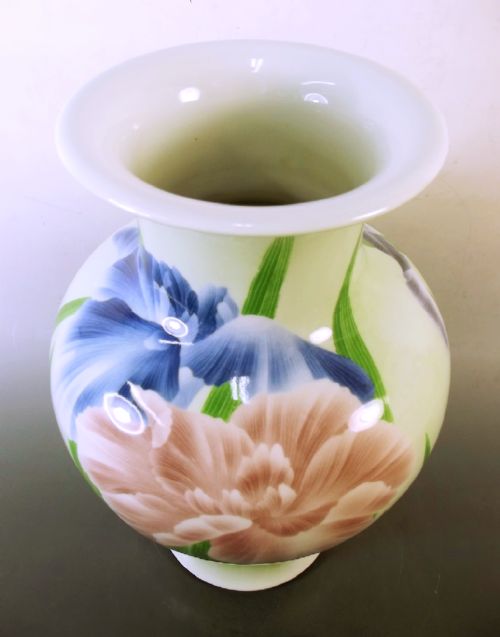LARGE JAPANESE MAKAZU KOZAN POLYCHROME PORCELAIN VASE - ADDITIONAL PHOTO 4